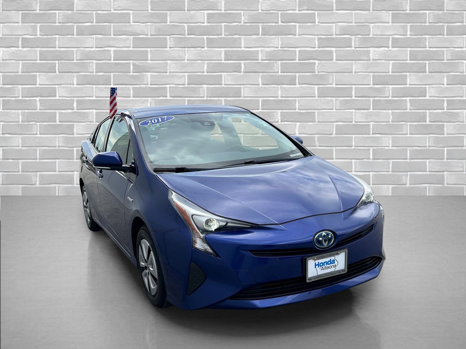 Used 2017 Toyota Prius Four image 6