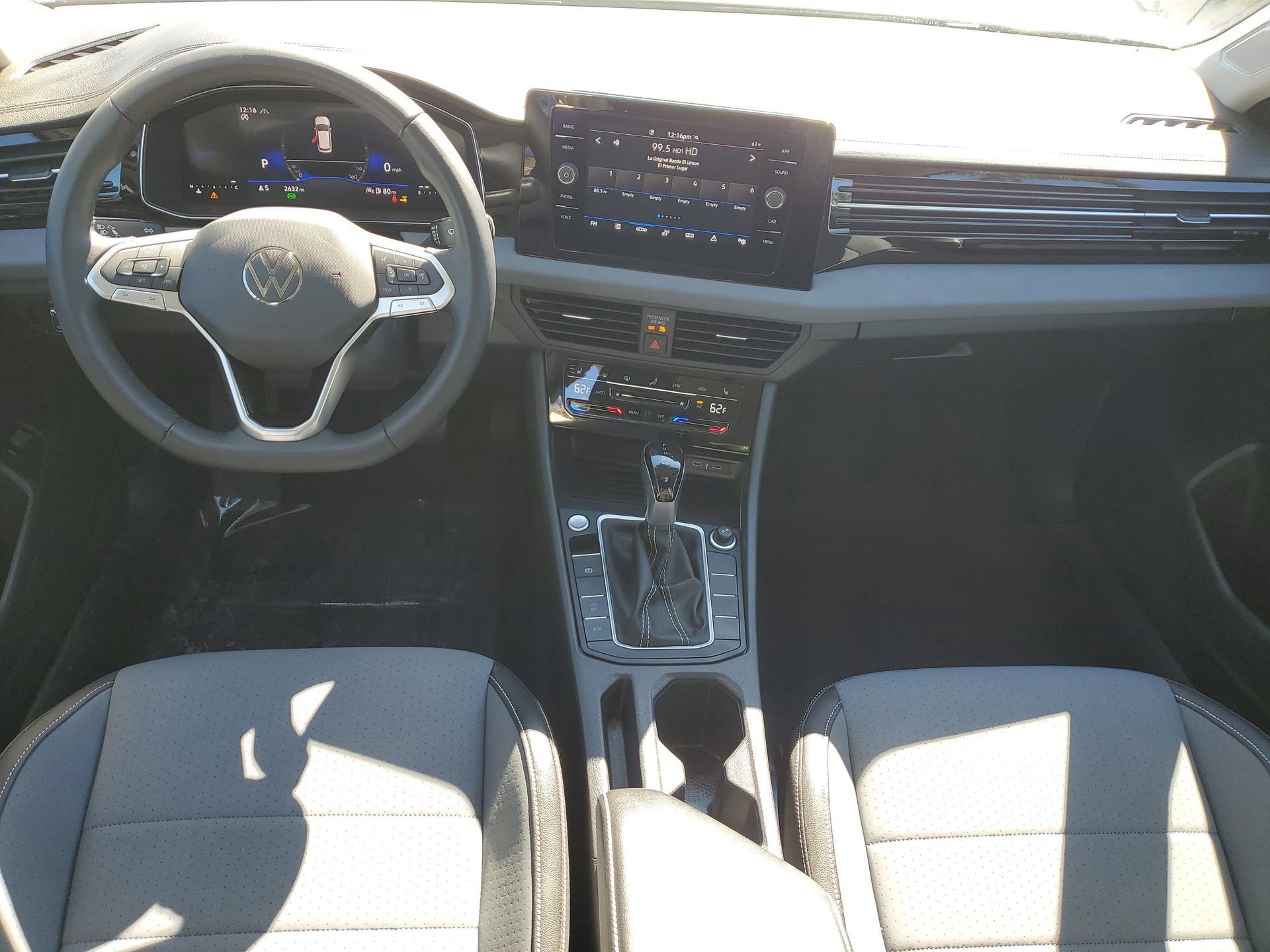 Used 2025 Volkswagen Jetta SE image 13