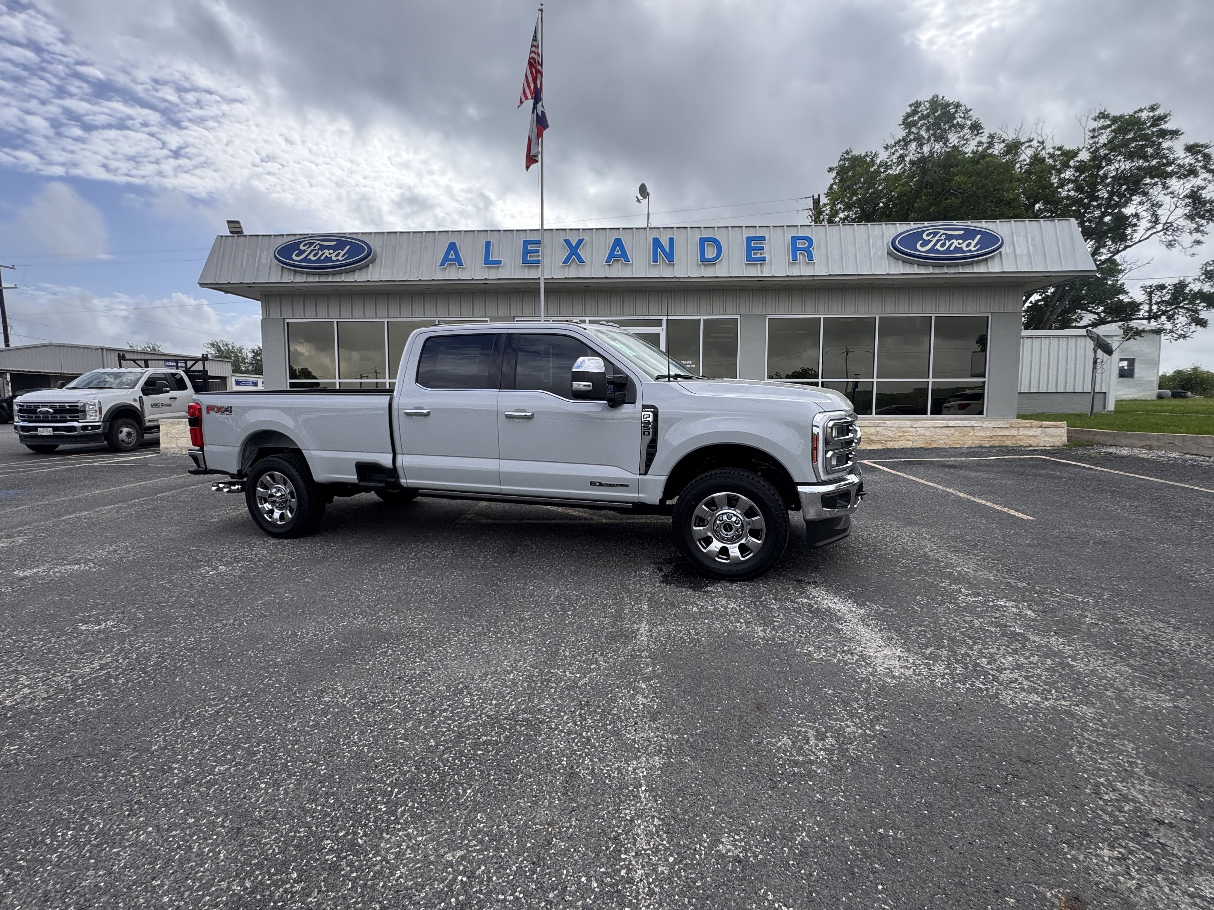 New 2026 Ford F350 Lariat w/ Lariat Ultimate Package AWD/4WD image 2
