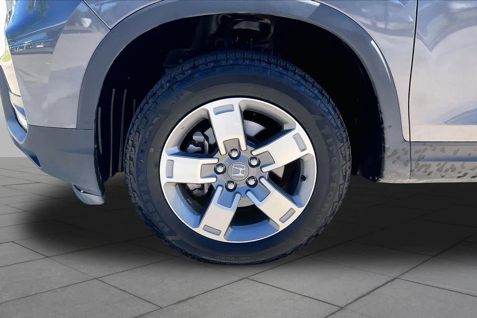 Used 2025 Honda Ridgeline RTL image 11