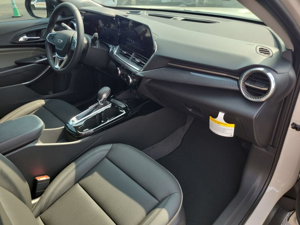 New 2026 Chevrolet Trax ACTIV w/ Sunroof Package FWD image 29