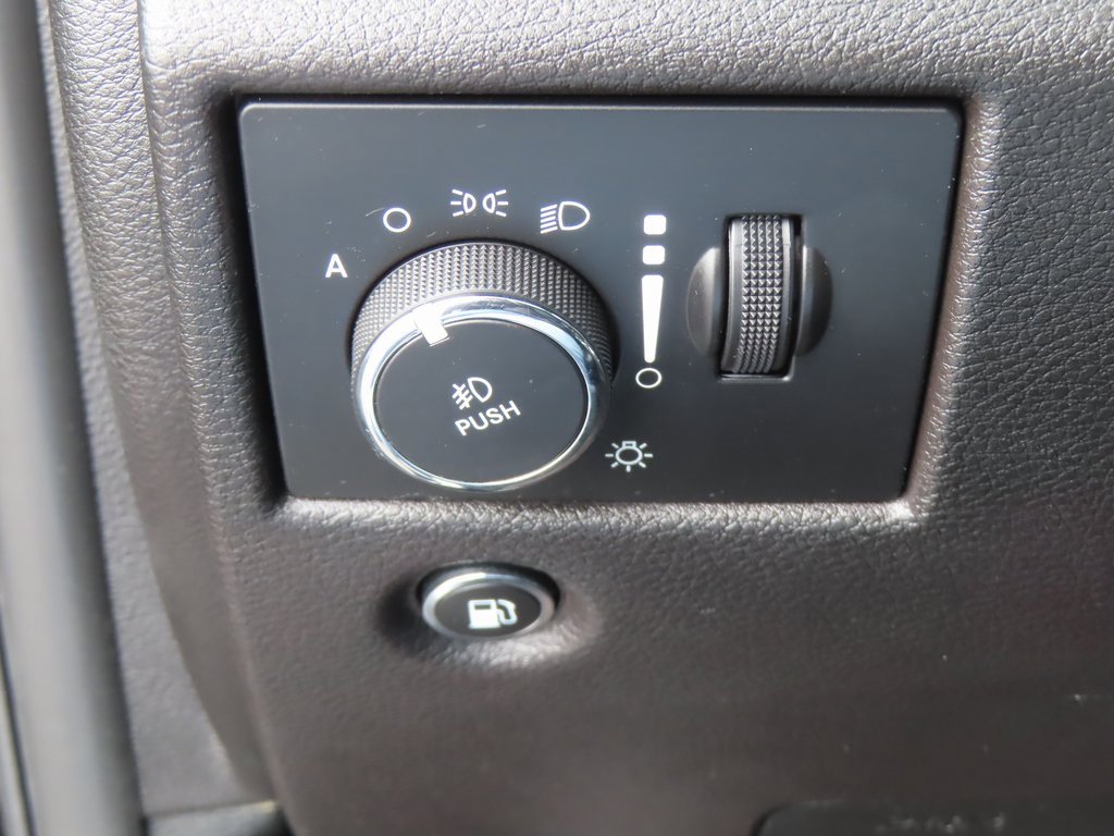 Used 2019 Jeep Grand Cherokee Limited image 21