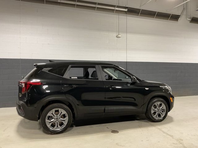 Used 2024 Kia Seltos LX AWD/4WD image 7