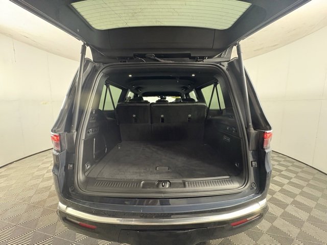 Used 2024 Jeep Wagoneer L Series II w/ Flexible Seating Group image 10