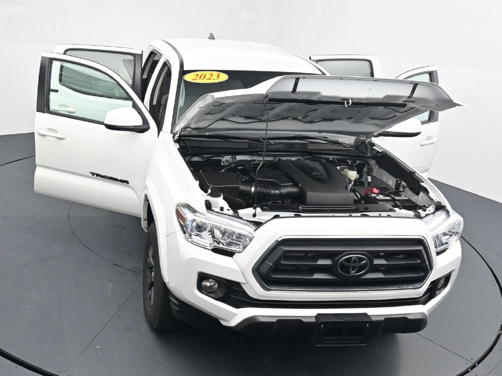 Used 2023 Toyota Tacoma SR5 AWD/4WD image 39