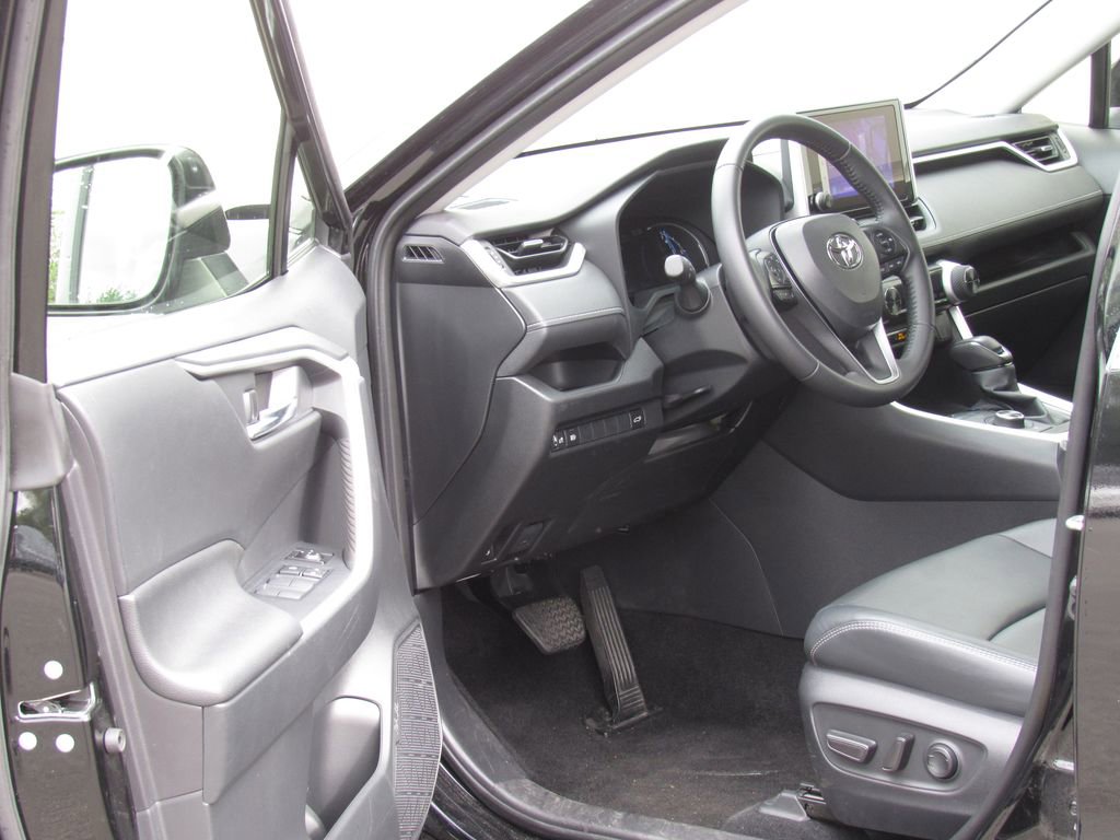 Certified 2025 Toyota RAV4 XLE Premium AWD/4WD image 10