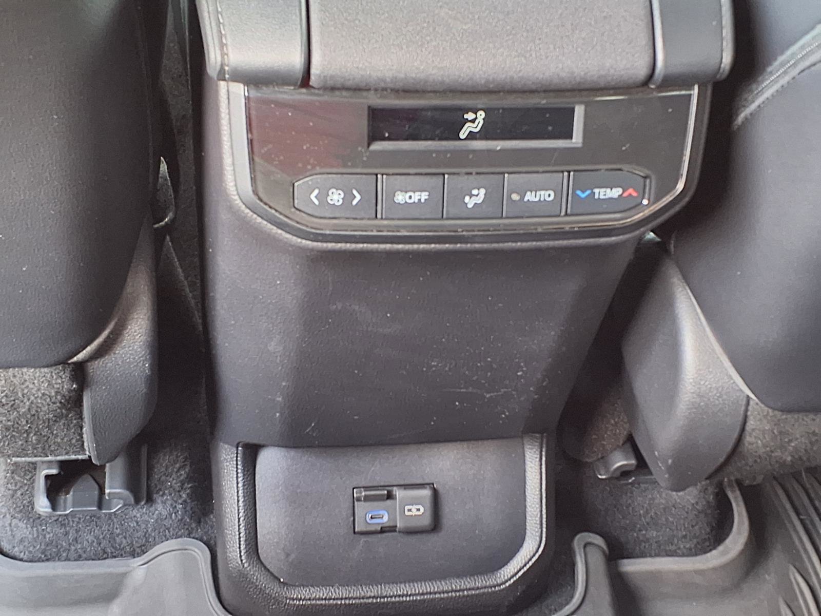 Used 2022 Toyota Highlander XLE image 15