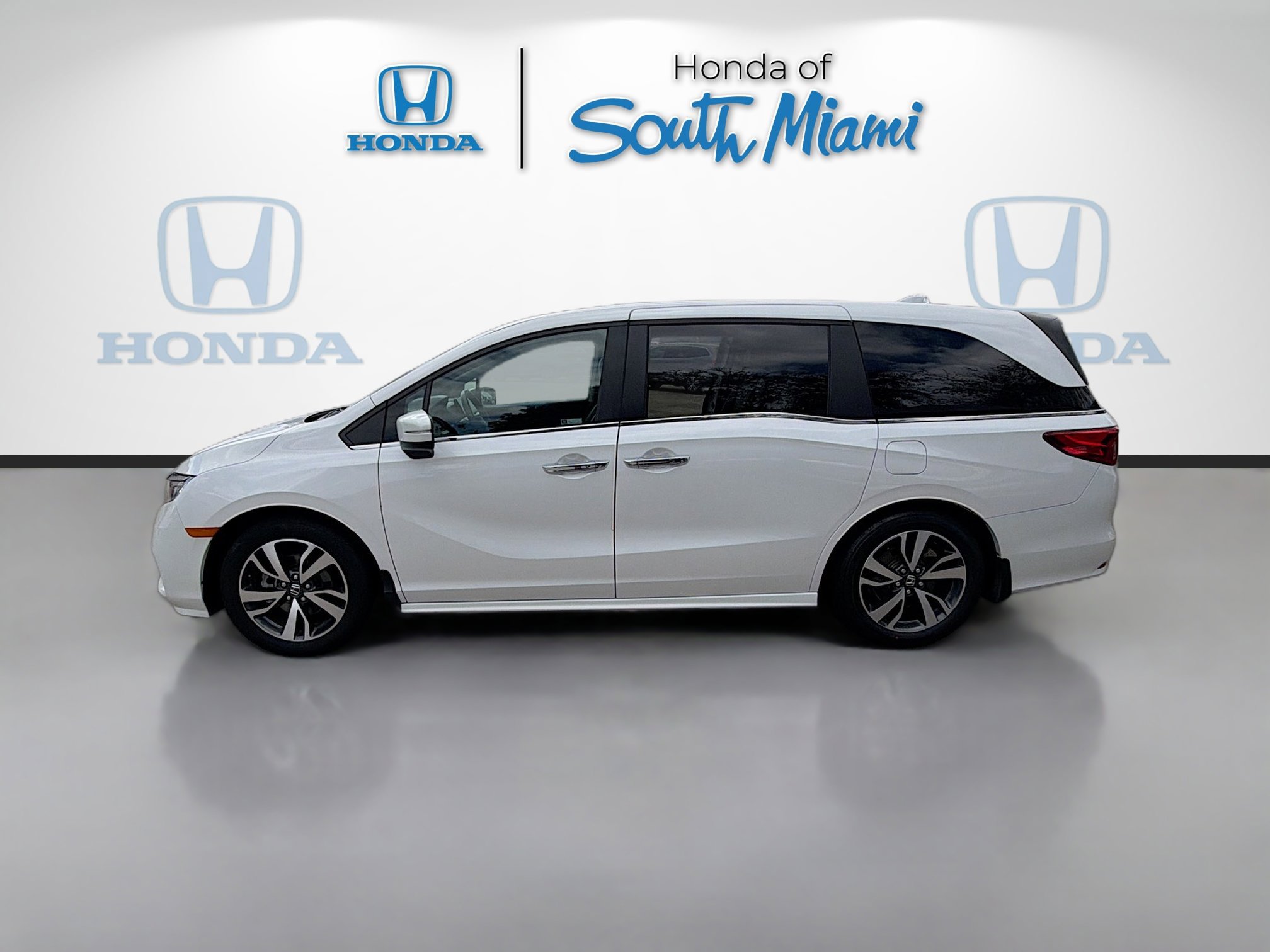 Certified 2024 Honda Odyssey Touring image 4