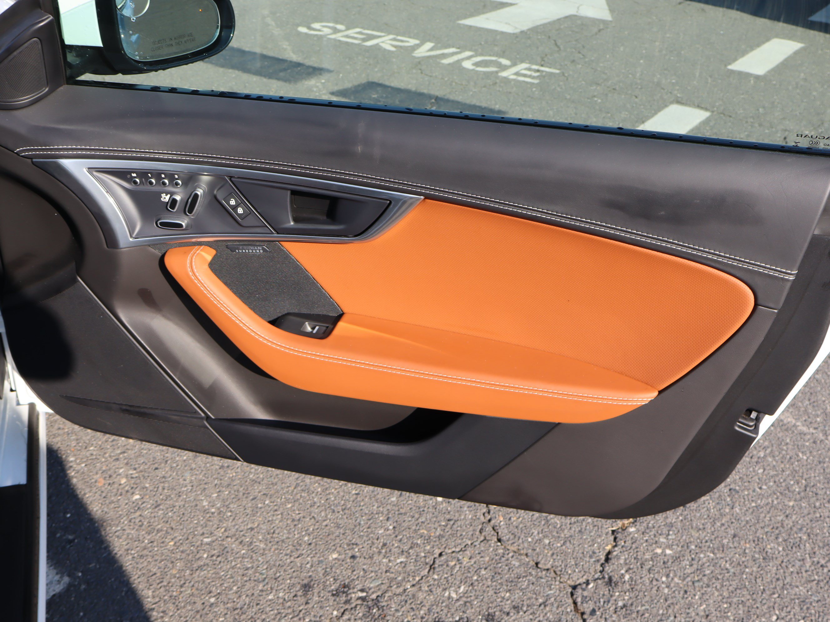 Used 2022 Jaguar F-TYPE Convertible RWD image 32