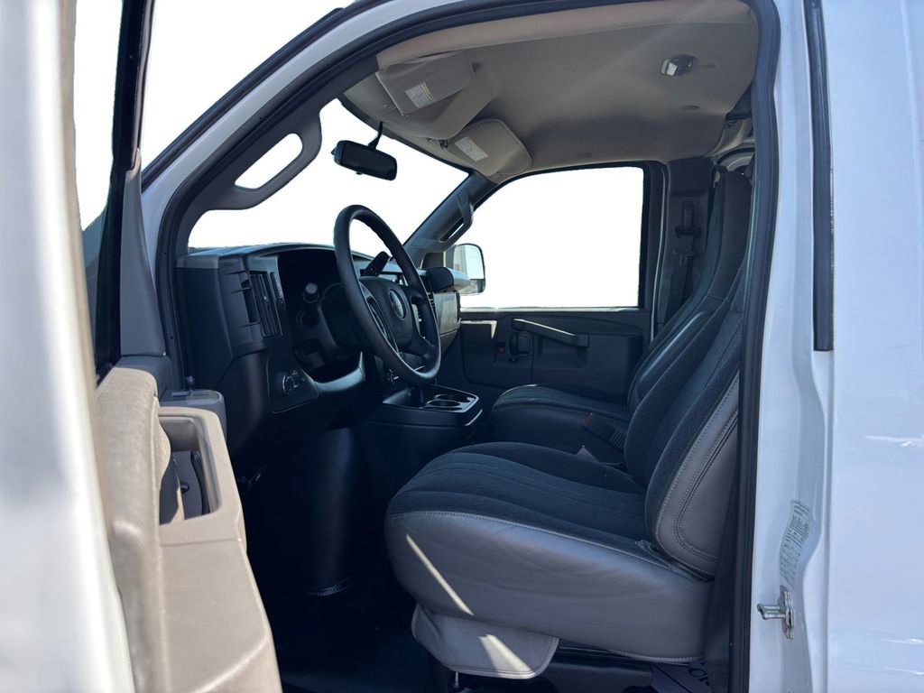 Used 2024 GMC Savana 2500 w/ Driver Convenience Package image 14