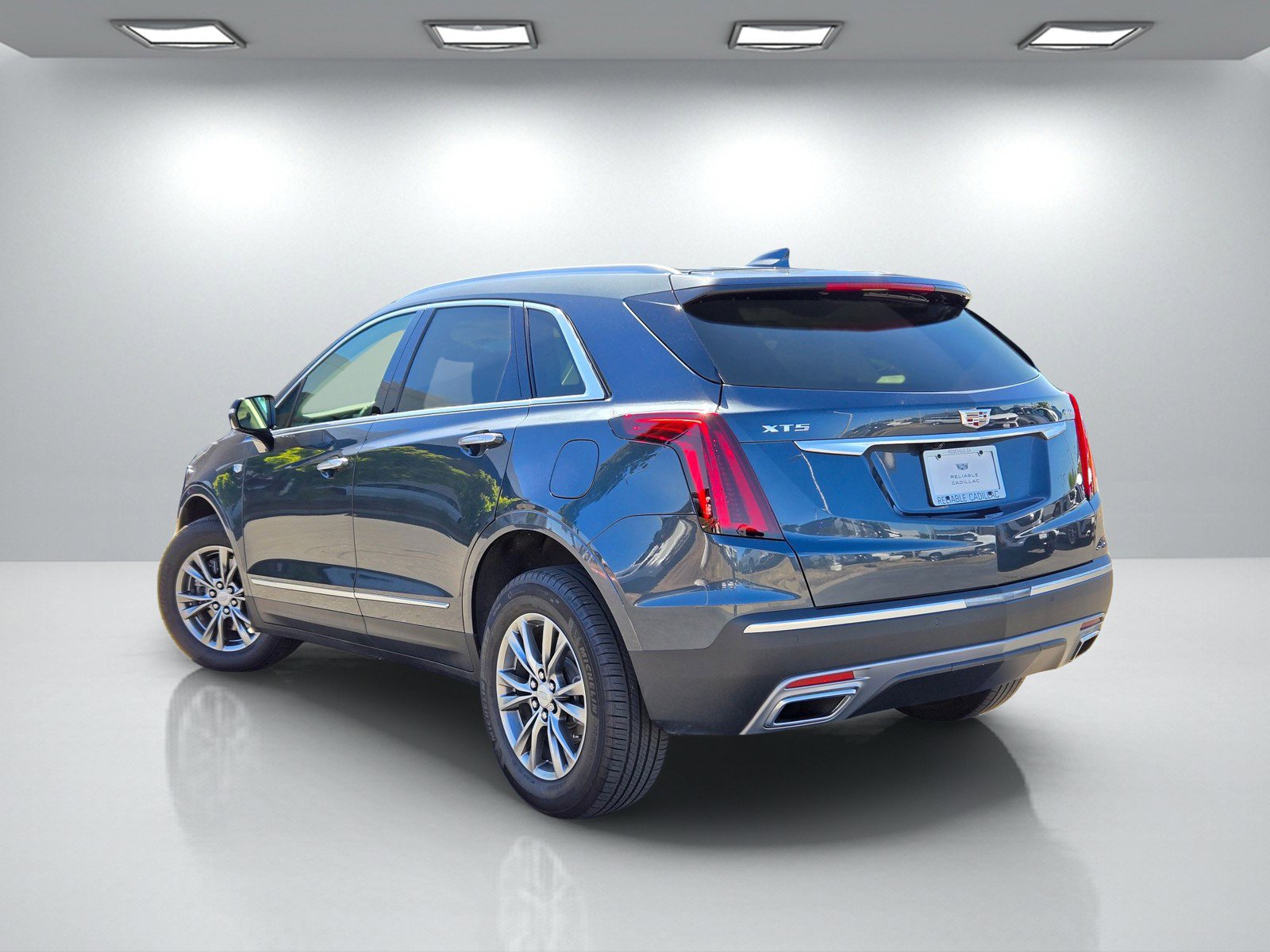 Used 2021 Cadillac XT5 Premium Luxury FWD image 6