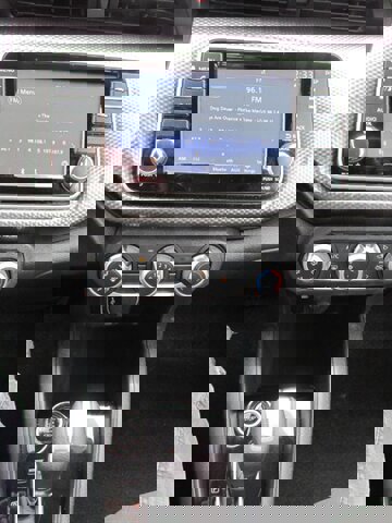 Used 2020 Nissan Kicks S image 23