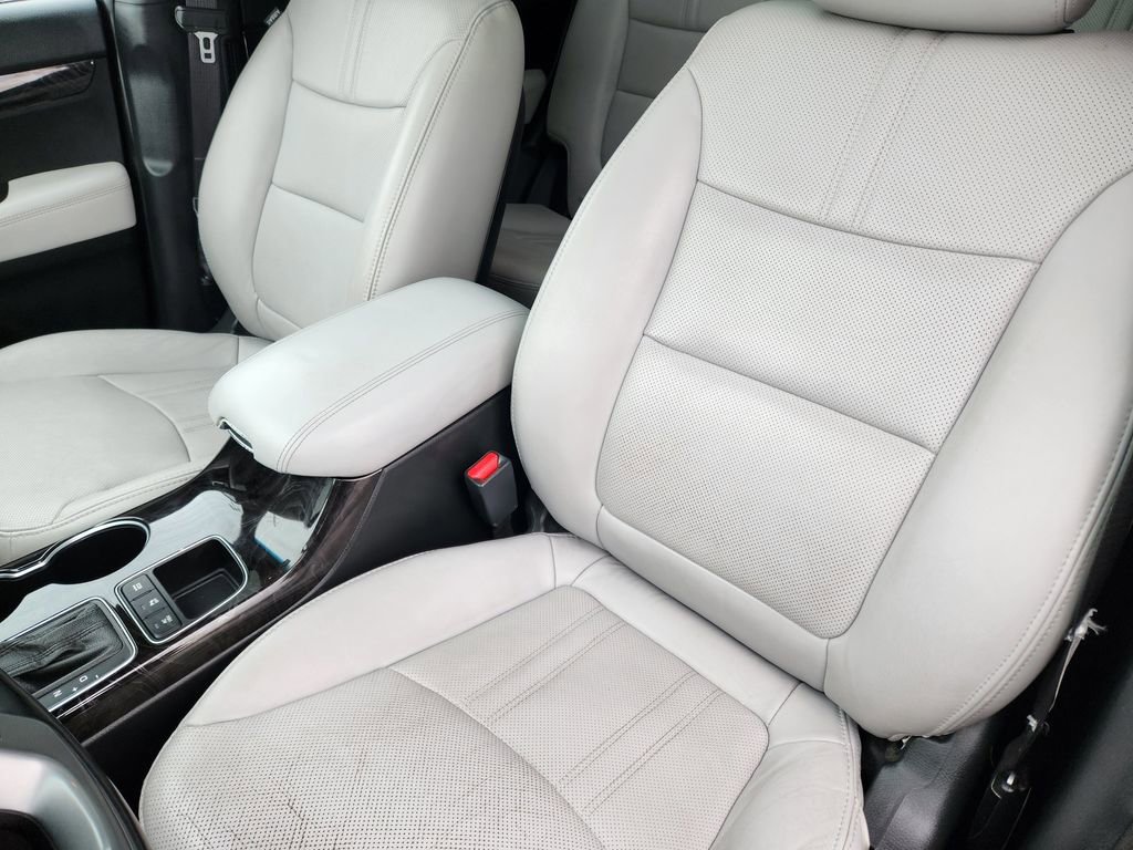 Used 2014 Kia Sorento SX w/ 3rd Row Package image 19