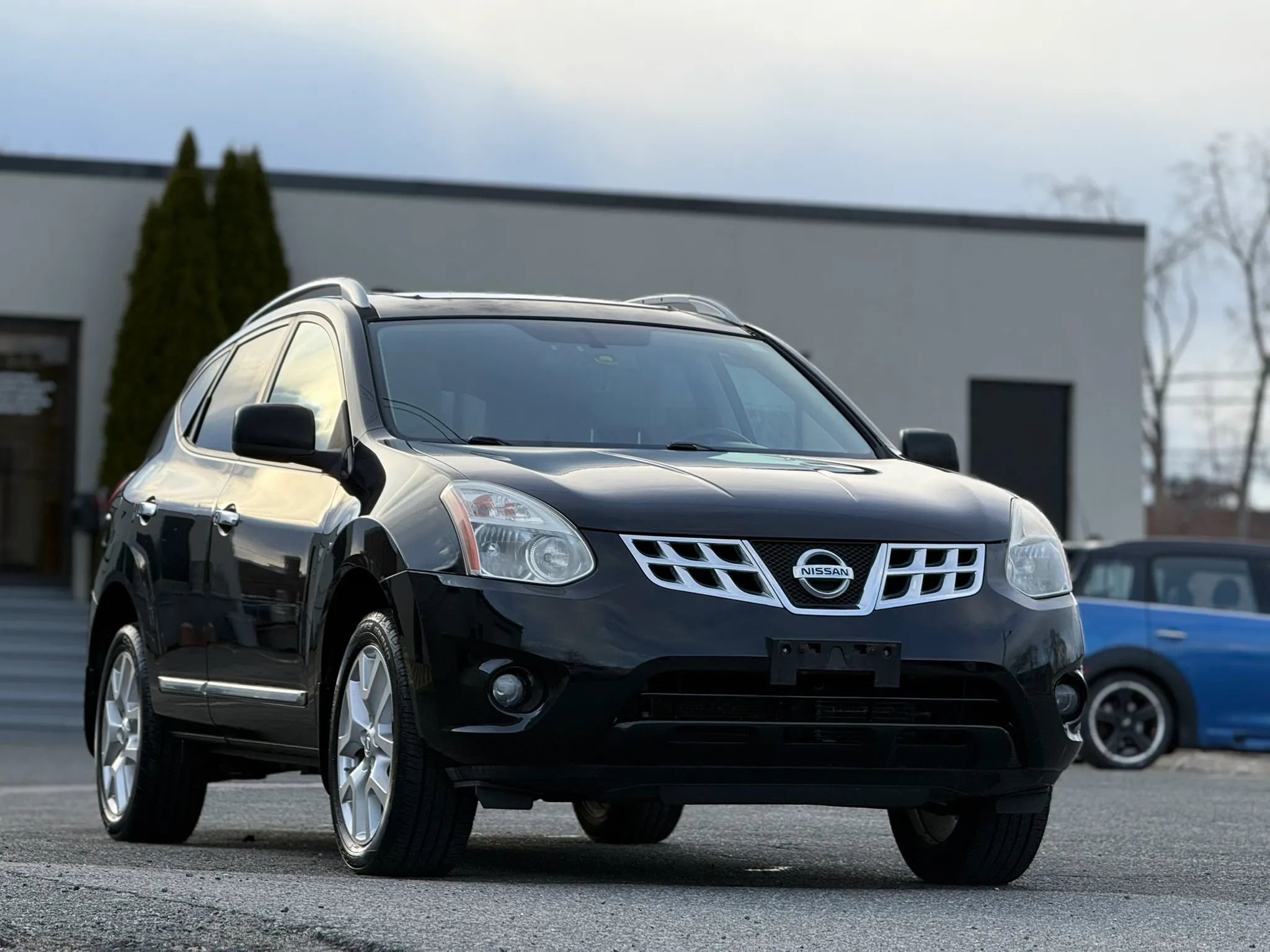 Used 2011 Nissan Rogue SV w/ SL Pkg FWD image 3