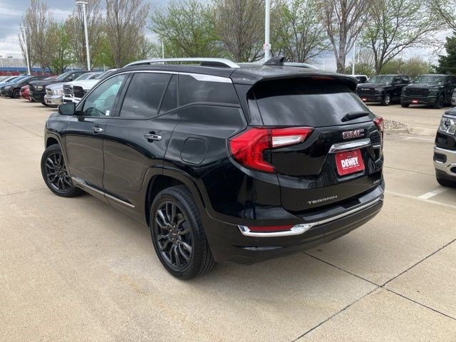 Used 2022 GMC Terrain Denali w/ Black Diamond Edition image 5