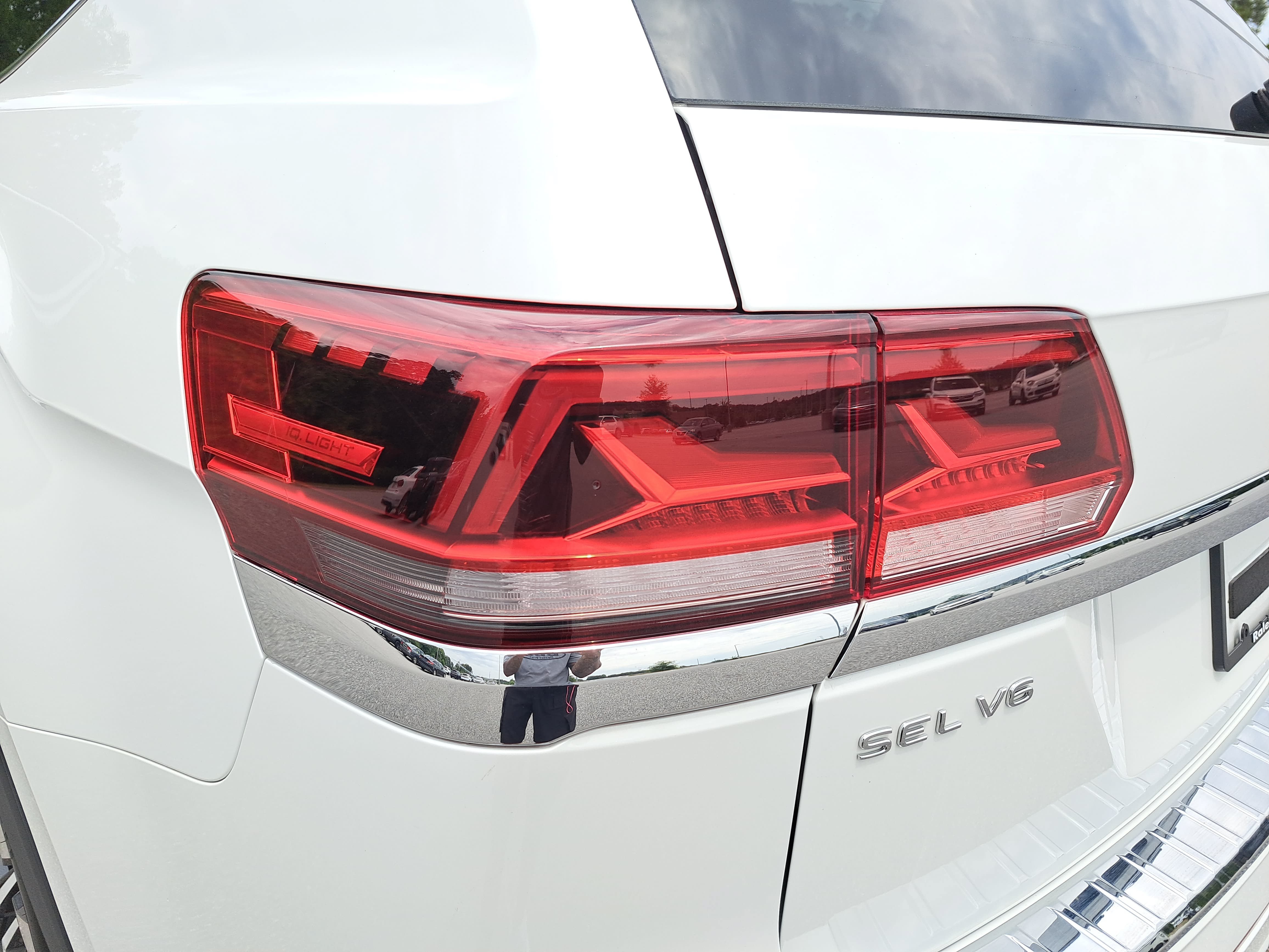 Used 2023 Volkswagen Atlas SEL Premium AWD/4WD image 34