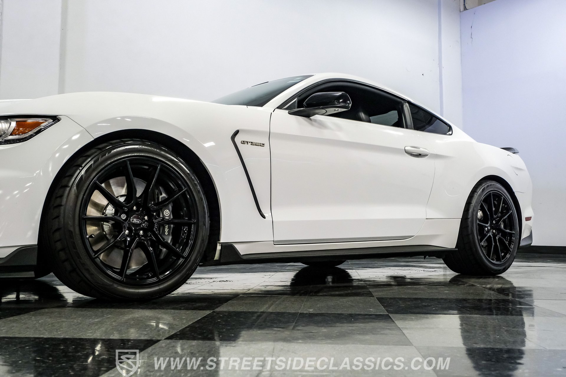 Used 2019 Ford Mustang Shelby GT350 w/ Technology Package RWD image 22