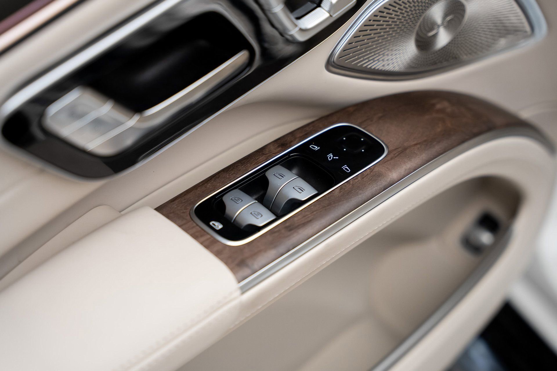 Used 2024 Mercedes-Benz Maybach EQS 680 4MATIC image 56