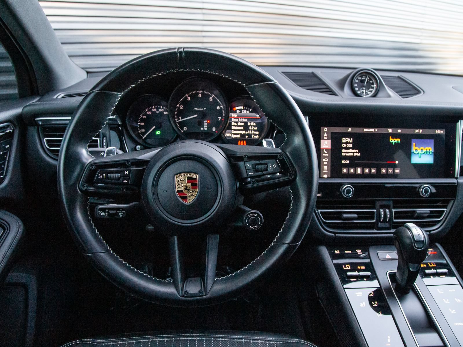 Certified 2023 Porsche Macan Turbo AWD/4WD image 12