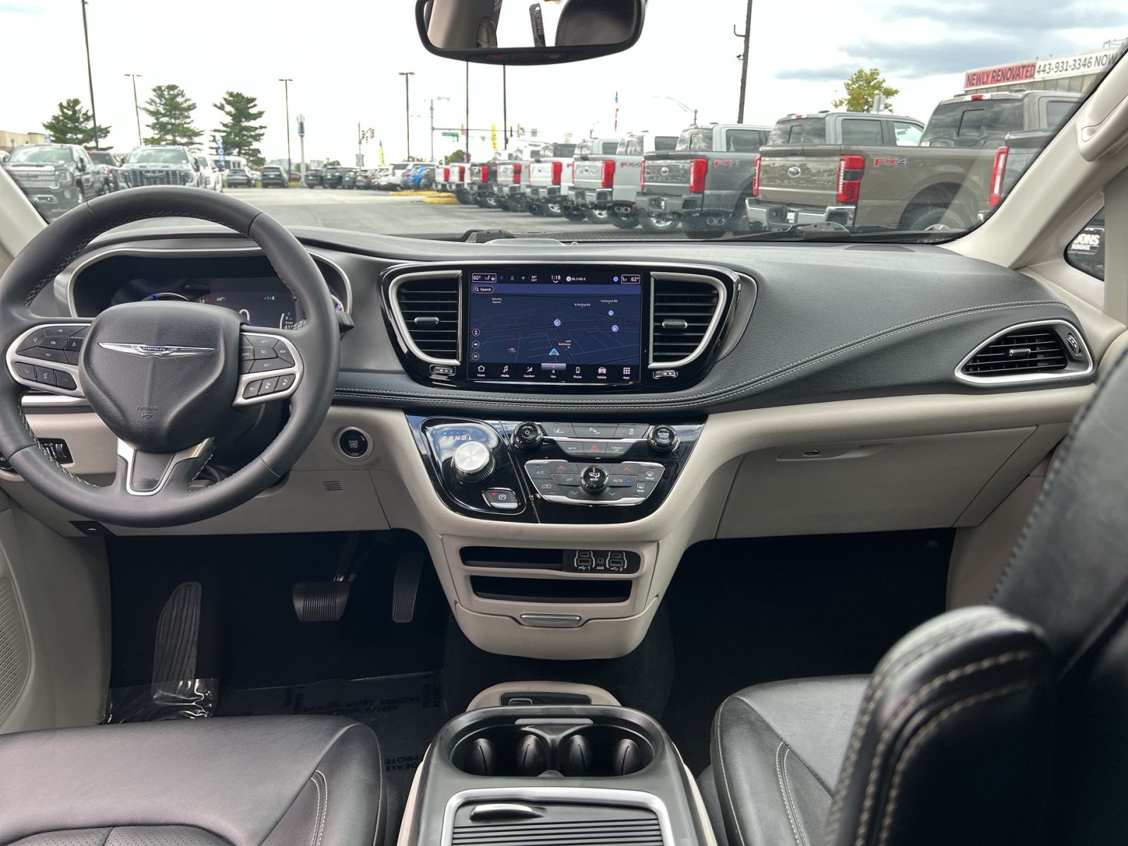 Used 2024 Chrysler Pacifica Limited FWD image 23