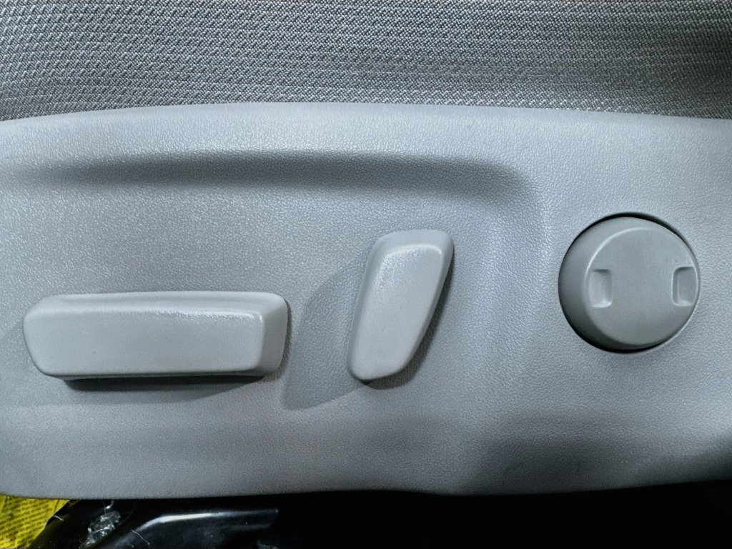 Used 2014 Toyota Camry LE FWD image 18