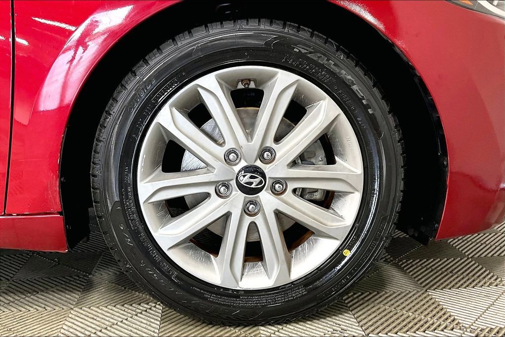 Used 2017 Hyundai Elantra Limited image 8