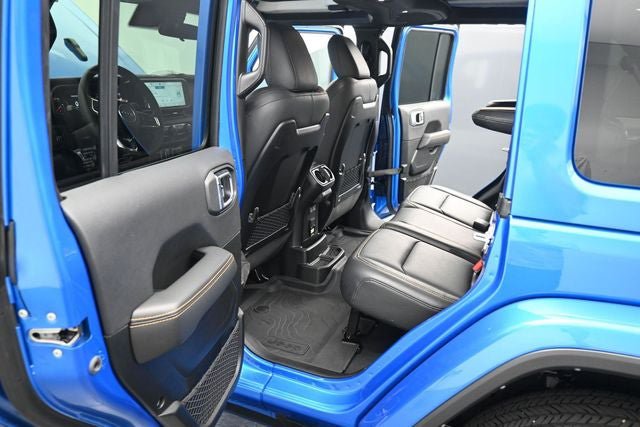 Used 2025 Jeep Wrangler Unlimited Sahara AWD/4WD image 18