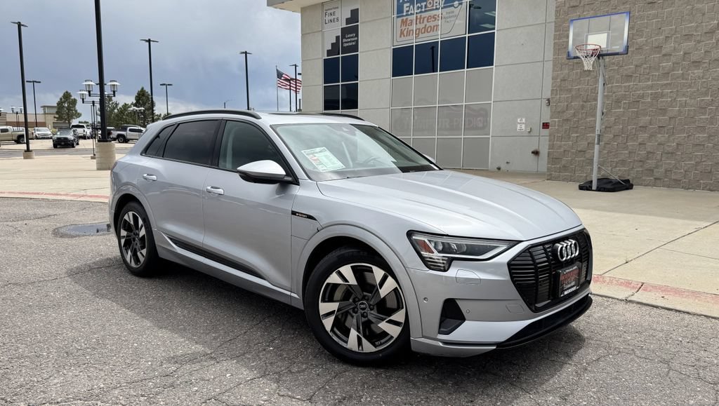 Used 2022 Audi e-tron Premium w/ Convenience Plus Package AWD/4WD image 2