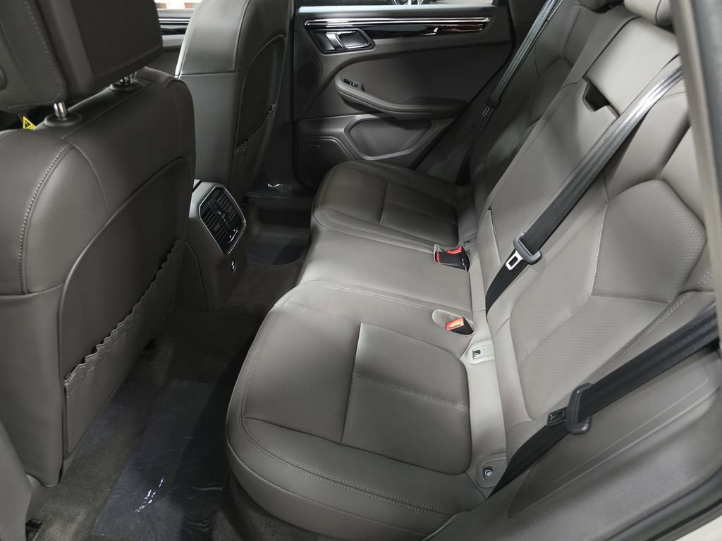 Used 2025 Porsche Macan image 23