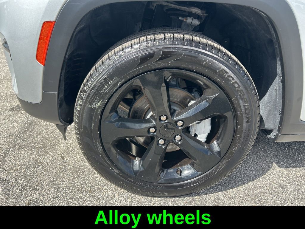 Certified 2025 Jeep Grand Cherokee Limited w/ Black Appearance Package image 19