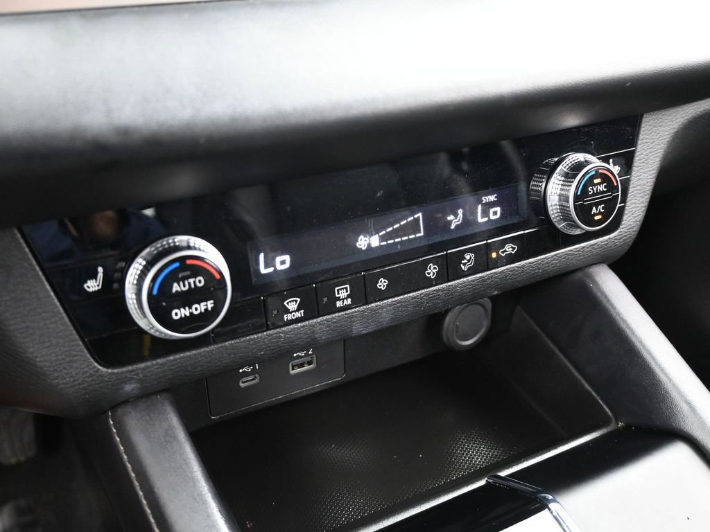 Used 2023 Mitsubishi Outlander SE image 29