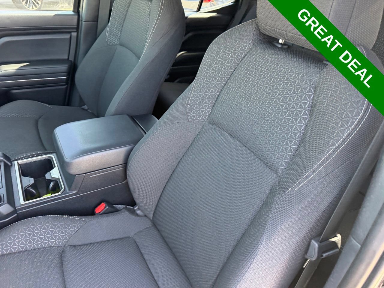 Used 2025 Toyota 4Runner SR5 AWD/4WD image 29