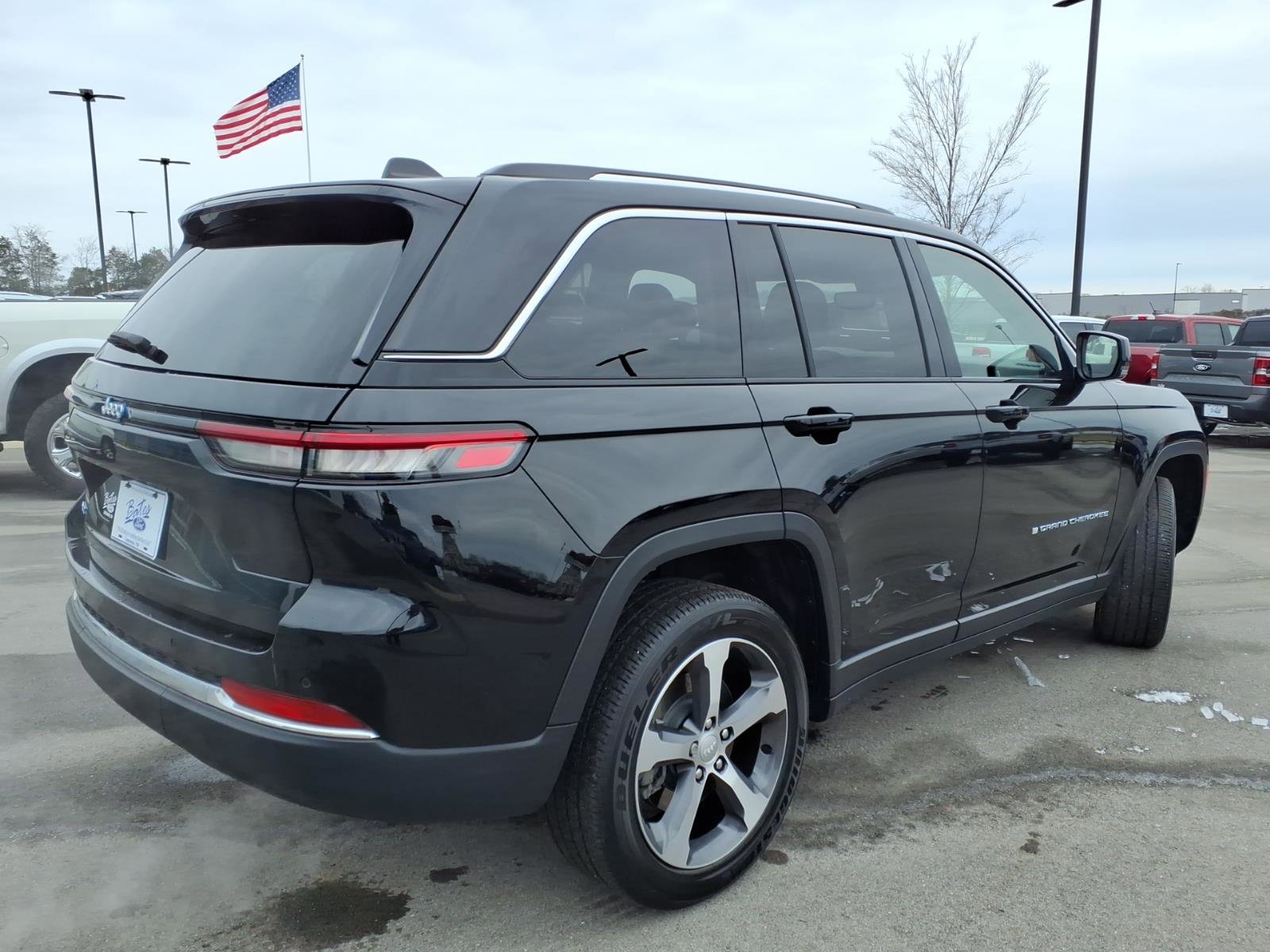 Used 2023 Jeep Grand Cherokee 4WD 4xe image 3