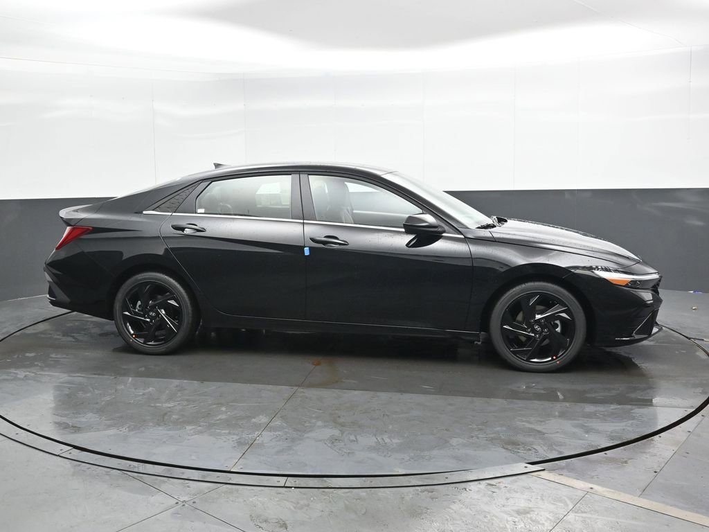 New 2026 Hyundai Elantra SEL Sport image 3