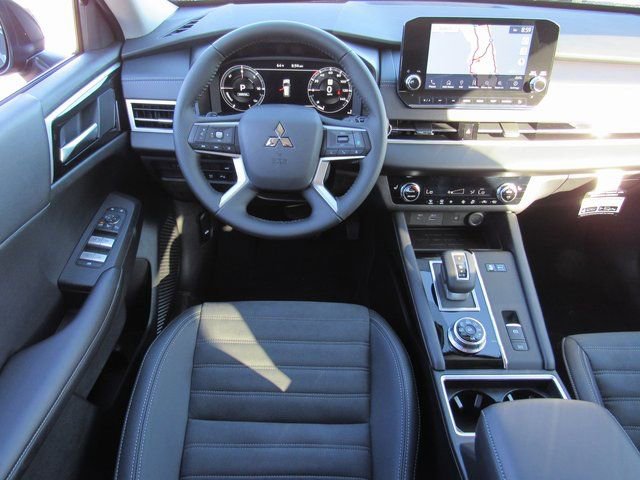New 2025 Mitsubishi Outlander SE image 10