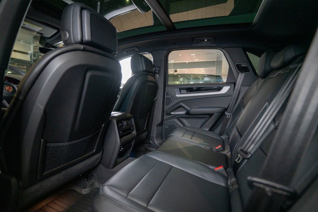 New 2025 Porsche Cayenne AWD/4WD image 35