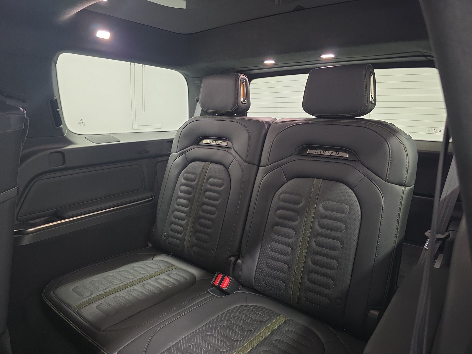 Used 2024 Rivian R1S Adventure AWD/4WD image 22