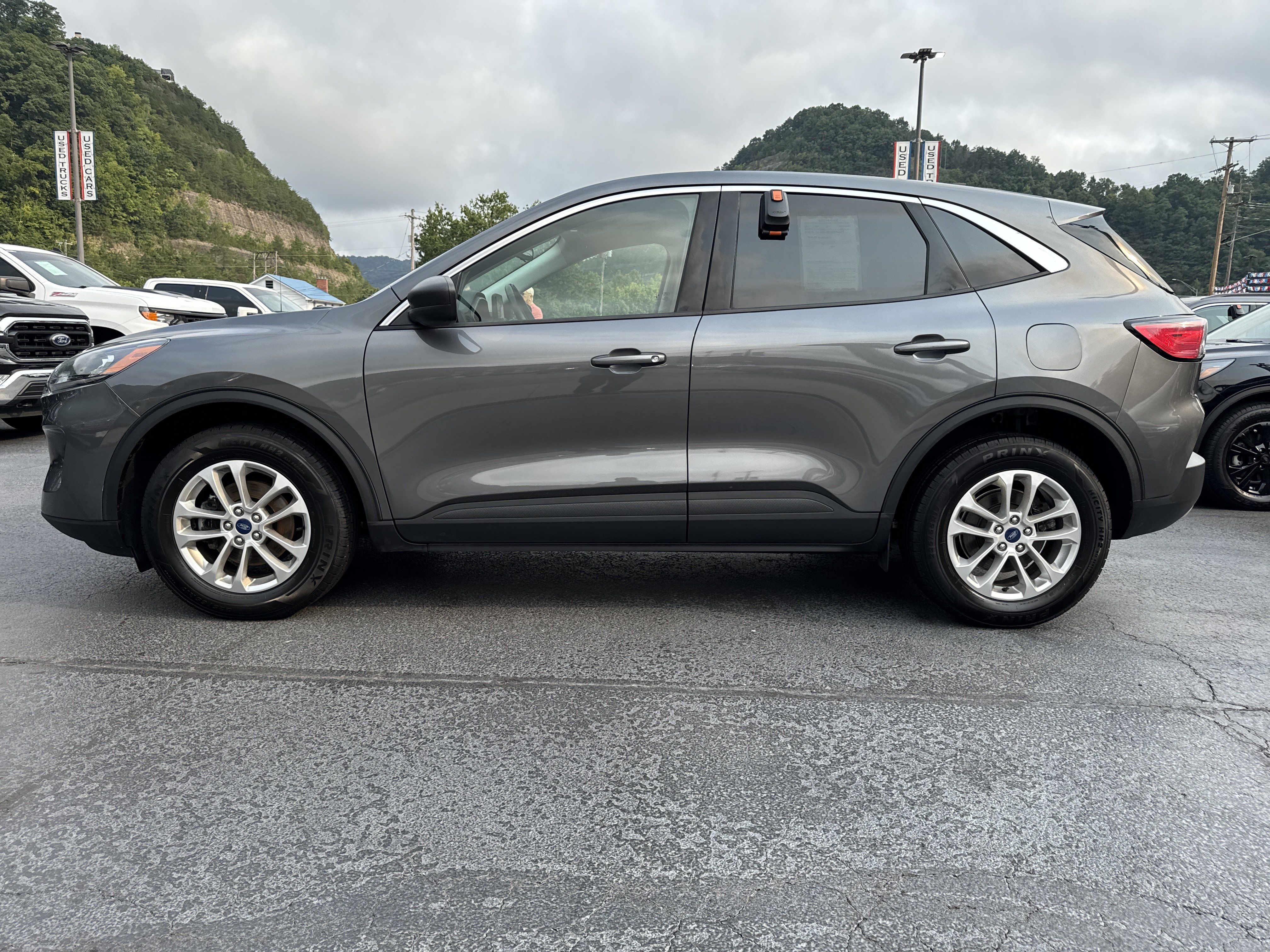 Used 2022 Ford Escape SE w/ Cold Weather Package AWD/4WD image 4