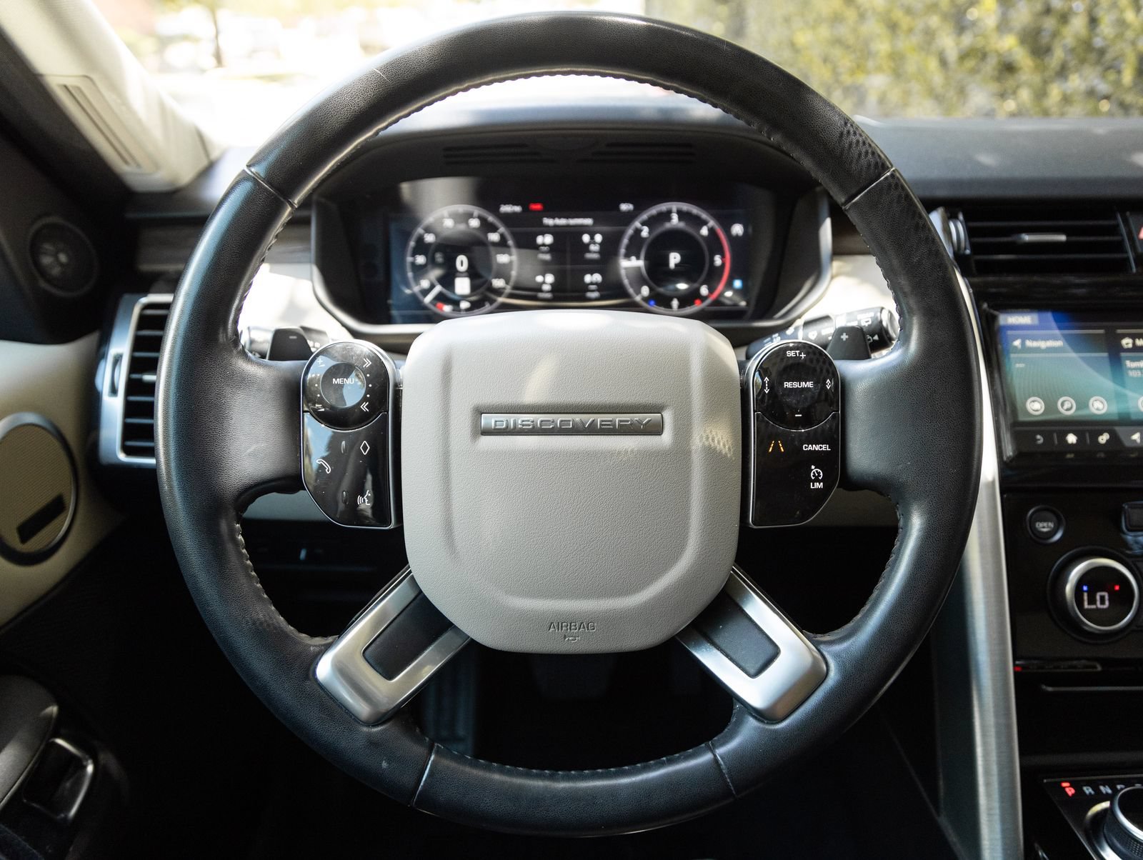 Used 2019 Land Rover Discovery HSE AWD/4WD image 13