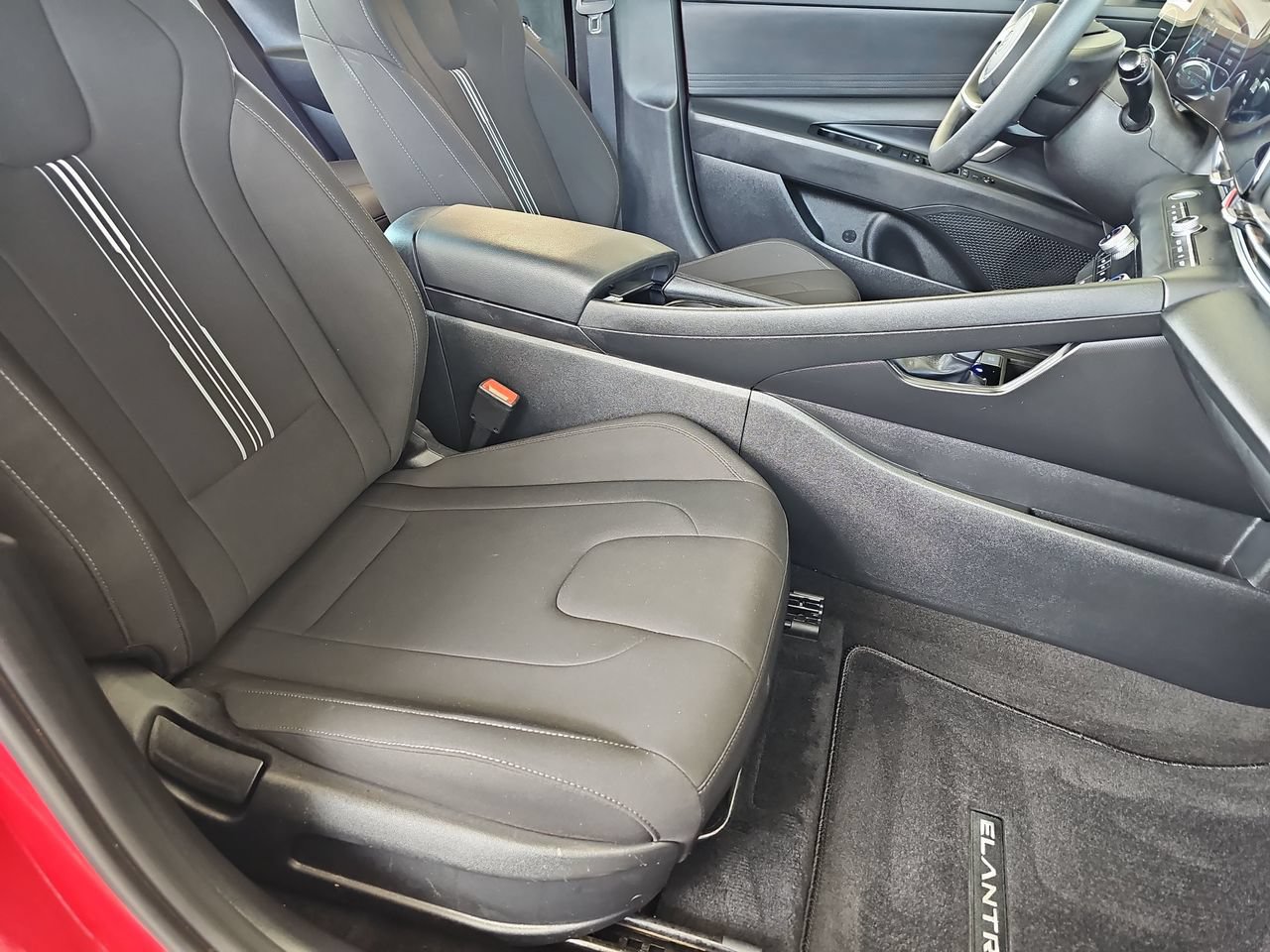 Used 2024 Hyundai Elantra Blue FWD image 13