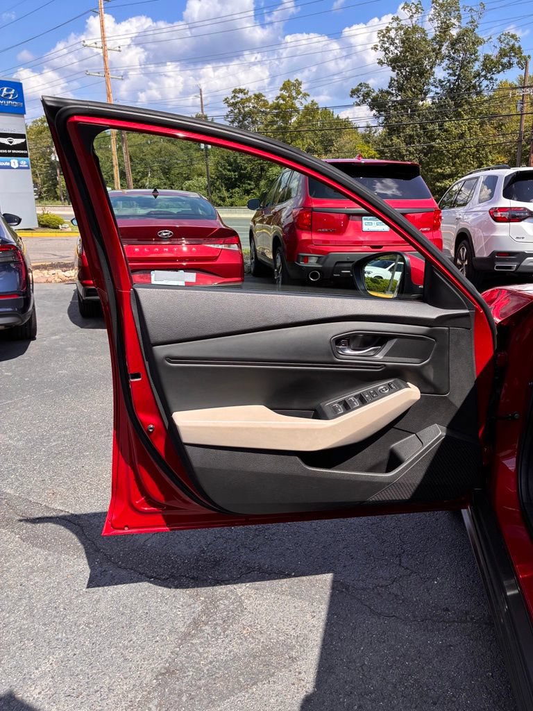 Used 2023 Honda Accord EX image 26