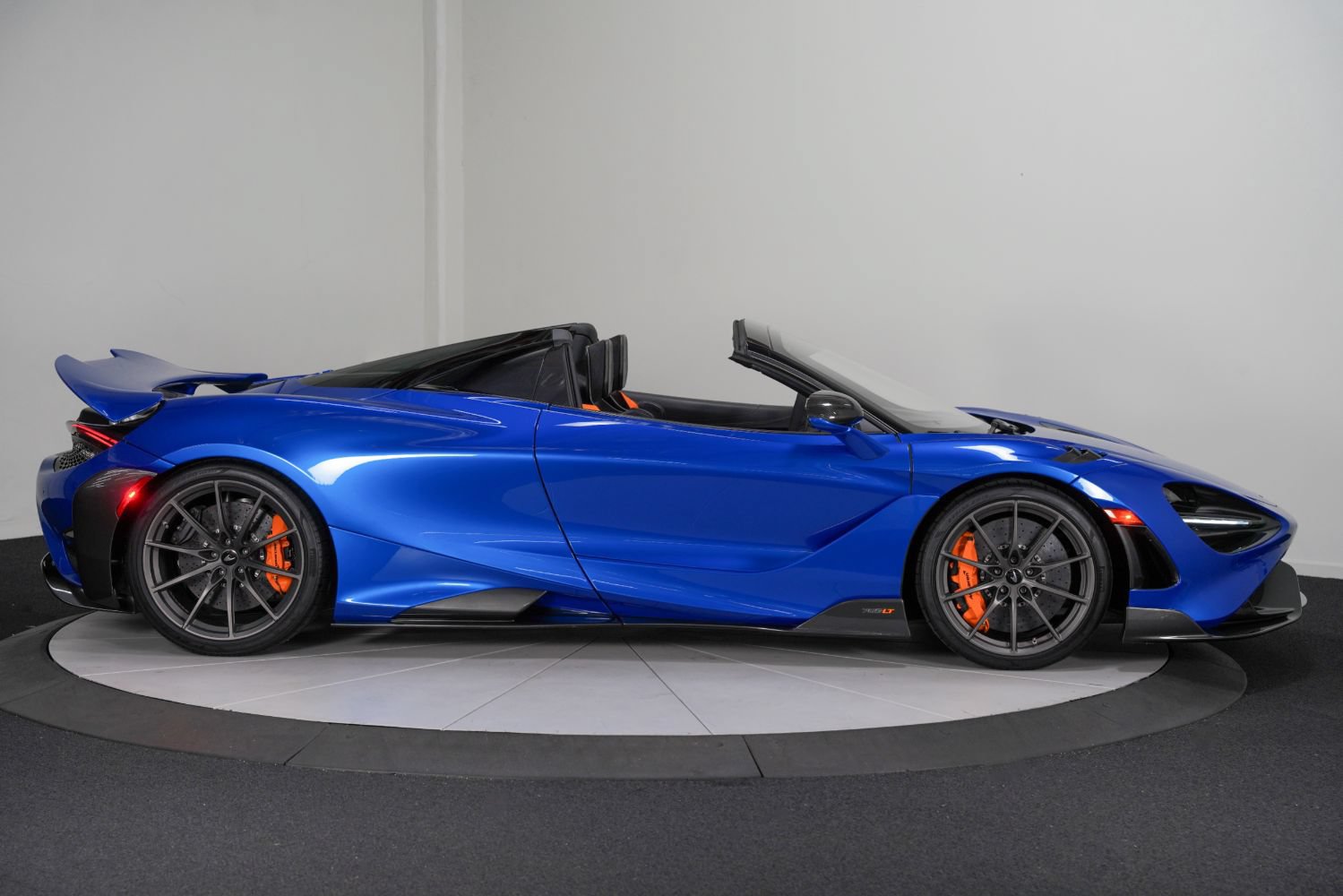 Used 2022 McLaren 765LT RWD image 11