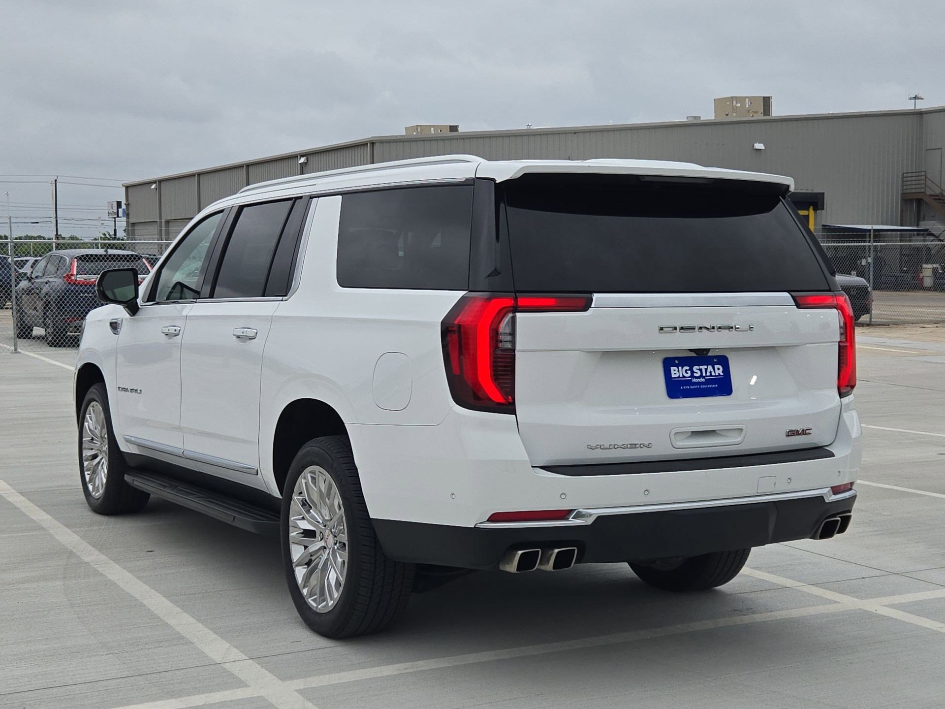 Used 2025 GMC Yukon XL Denali AWD/4WD image 6