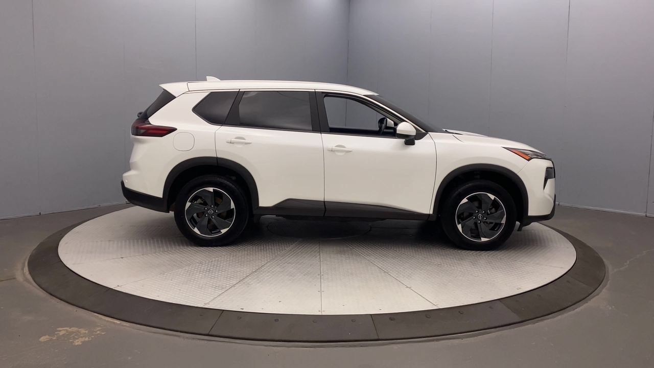Used 2025 Nissan Rogue SV AWD/4WD image 6