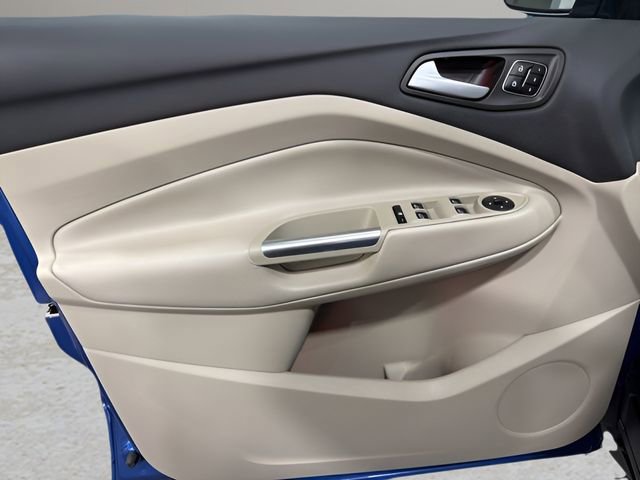 Used 2017 Ford Escape Titanium image 9