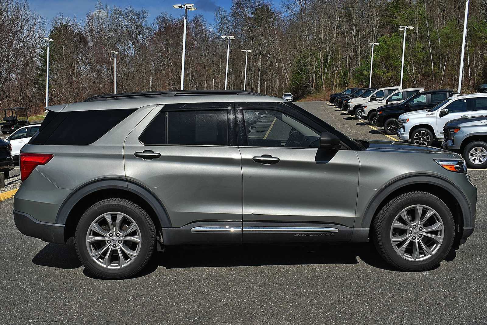 Used 2020 Ford Explorer XLT w/ Equipment Group 202A image 6