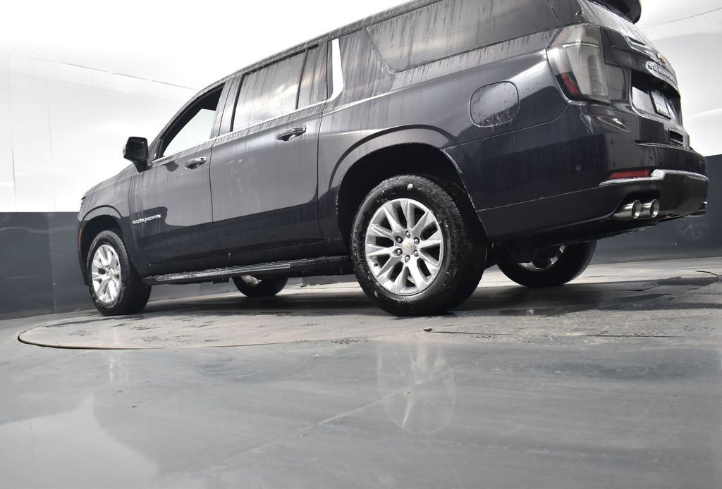 Used 2025 Chevrolet Suburban Premier image 25