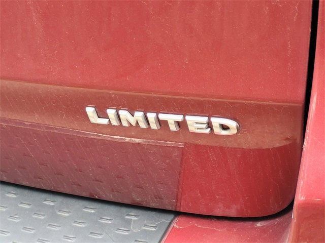 Used 2014 Chrysler Town & Country Limited image 10