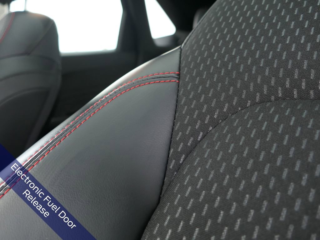 Used 2025 Ford Escape ST-Line w/ Equipment Group 301A image 9