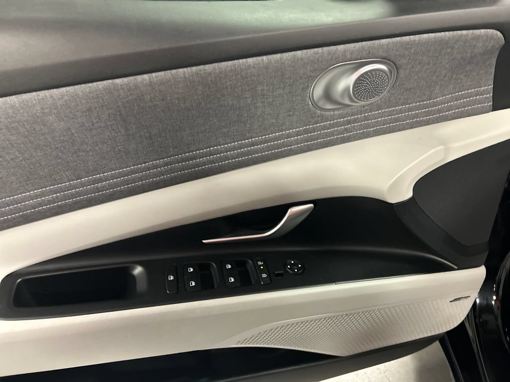 Used 2024 Hyundai Elantra Limited FWD image 12